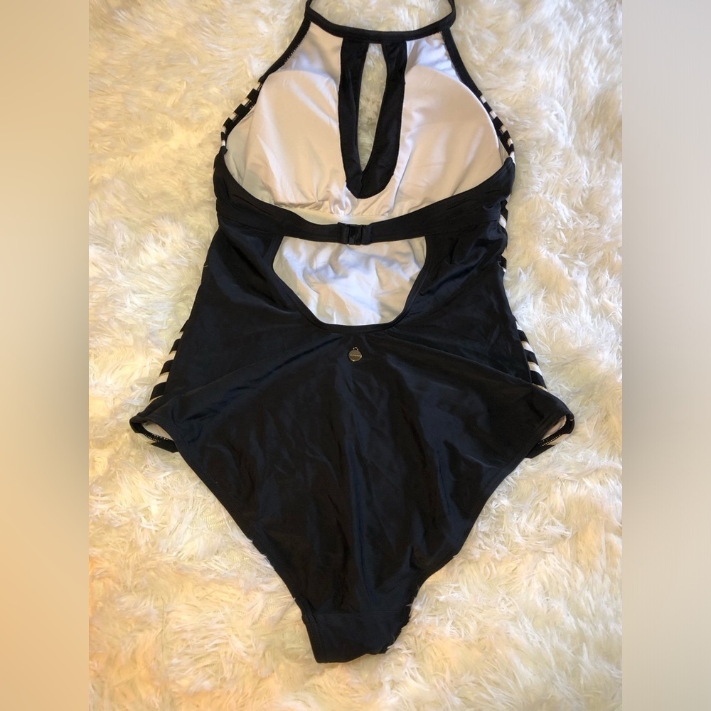 Black and White Striped Swimsuit - Picture 7 of 16